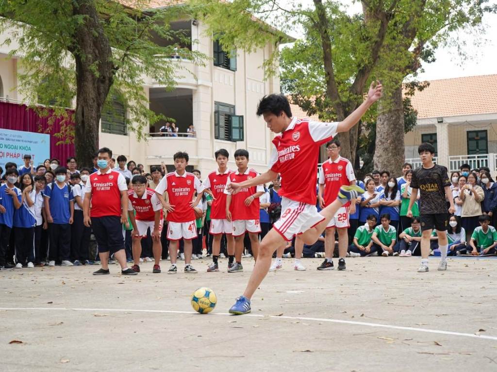 Đồng phục được thiết kế đặc biệt cho các đội tuyển thể thao trong trường