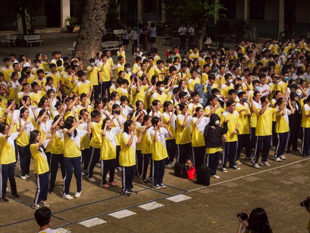 Quần dài thể thao là kiểu dáng được học sinh THPT ưa chuộng