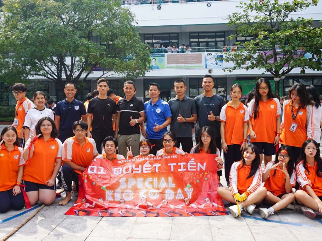 Mẫu đồng phục thể dục học sinh phối màu năng động