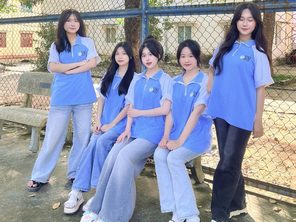 Áo lớp polo phối màu mang đến vẻ ngoài trẻ trung và năng động