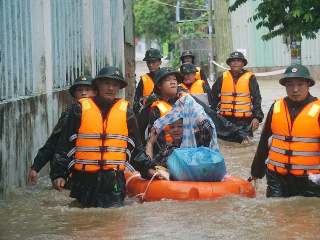 Quần áo mưa quân nhu được thiết kế với mục tiêu tác chiến