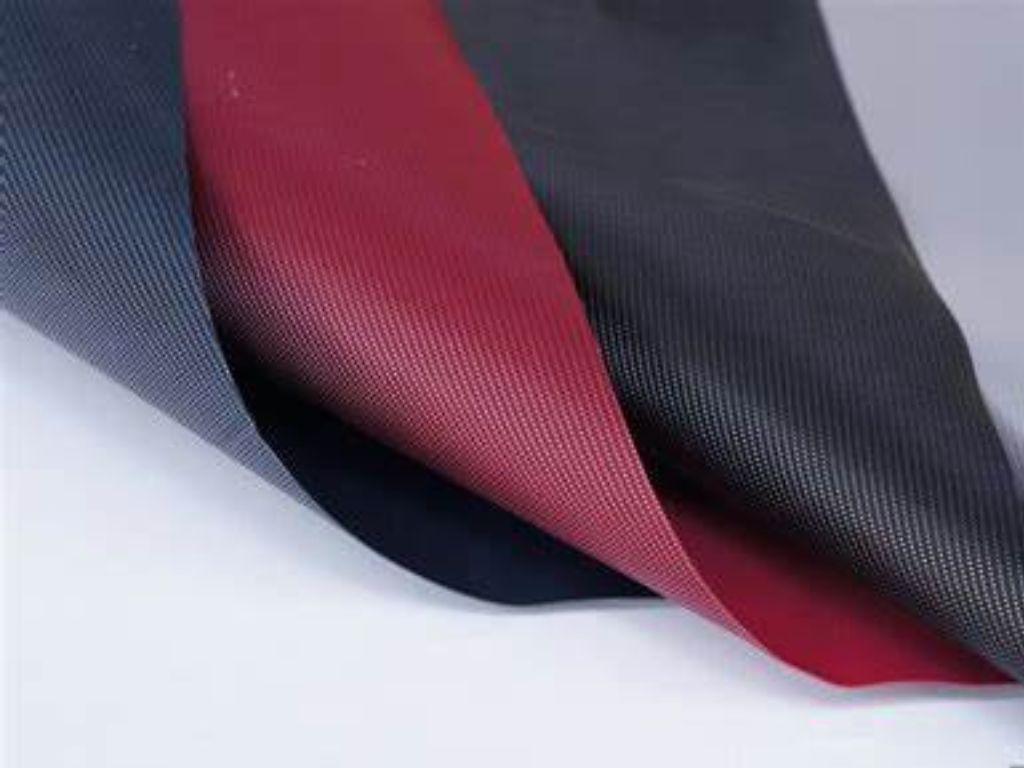 Sản phẩm thường sử dụng các loại vải như Nylon Oxford