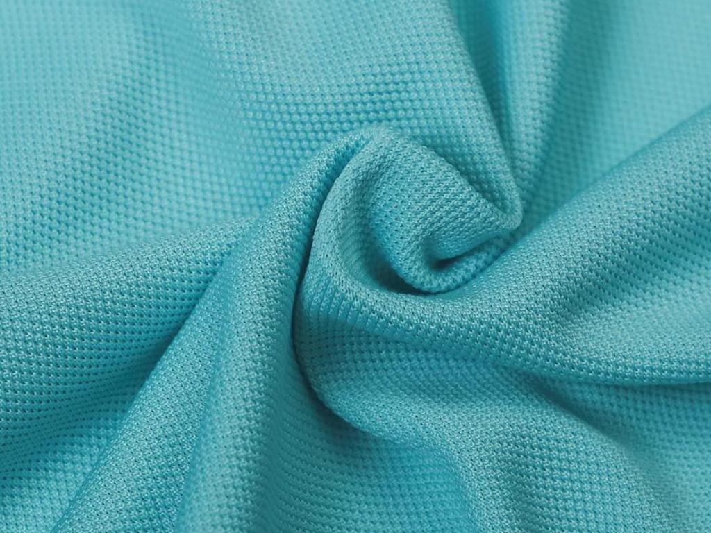 Vải cá sấu thường được dùng để may áo lớp kiểu polo