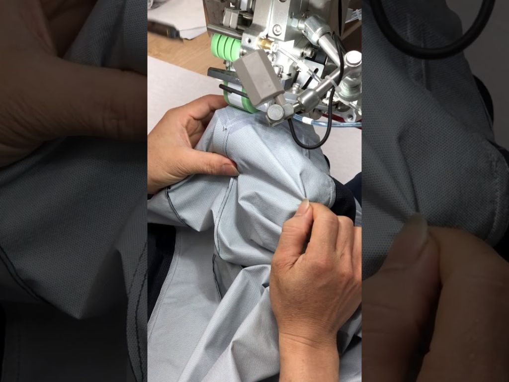 Kỹ thuật gia công của áo mưa quân nhu đạt đến độ chính xác cao