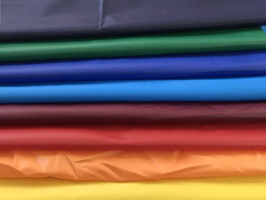 Thành phần chính để tạo nên áo mưa nilon thường là nhựa Polyethylene