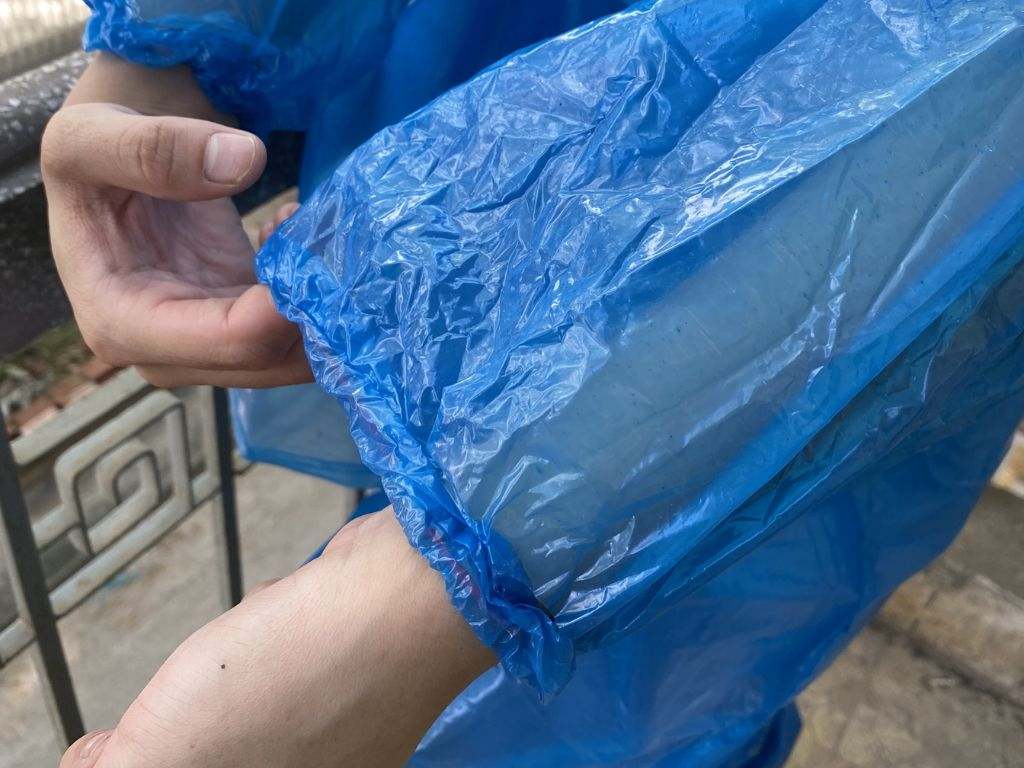 Bạn nên xem áo mưa nilon là một giải pháp tình thế