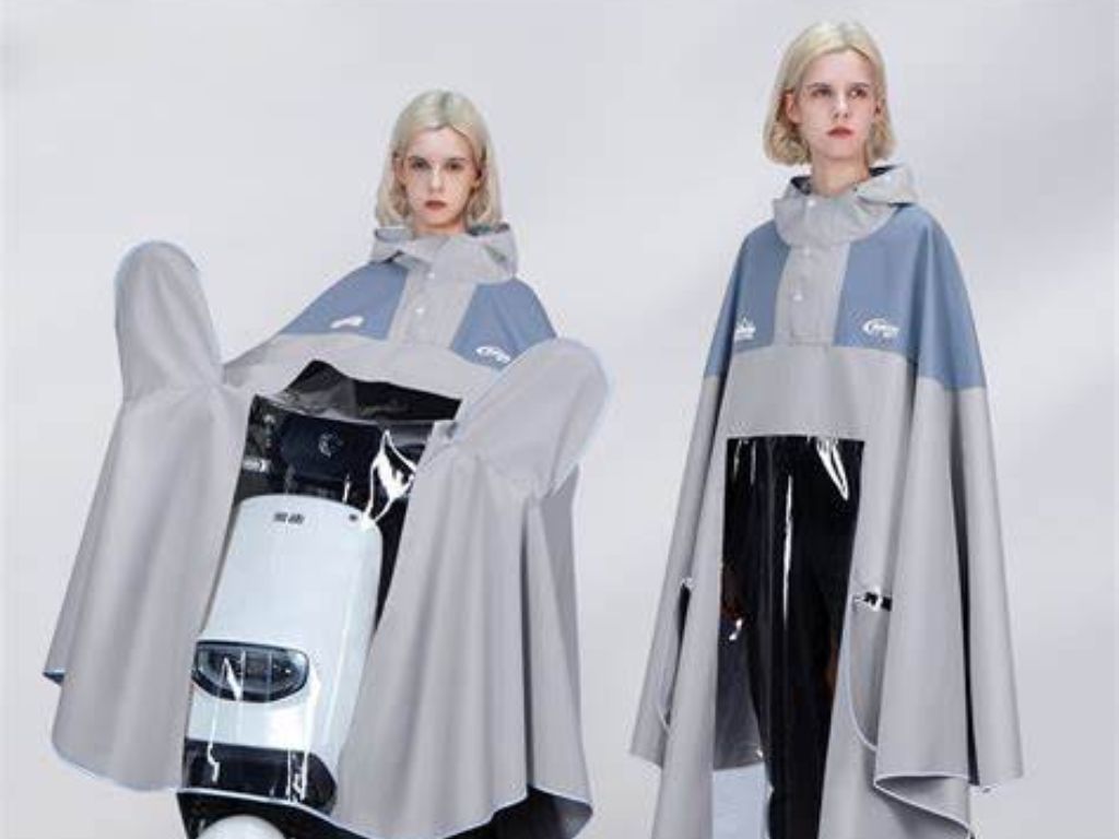 Áo mưa choàng bít sườn, hay còn được gọi là áo mưa khoét nách