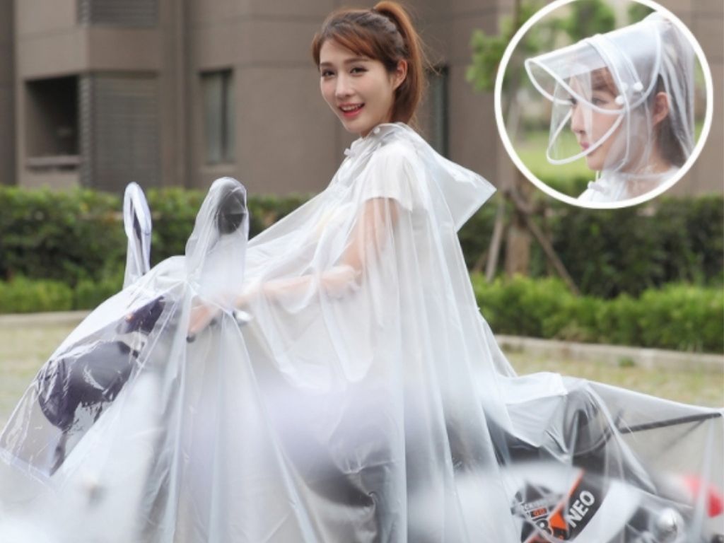 Bức ảnh gần sát của áo mưa trong suốt