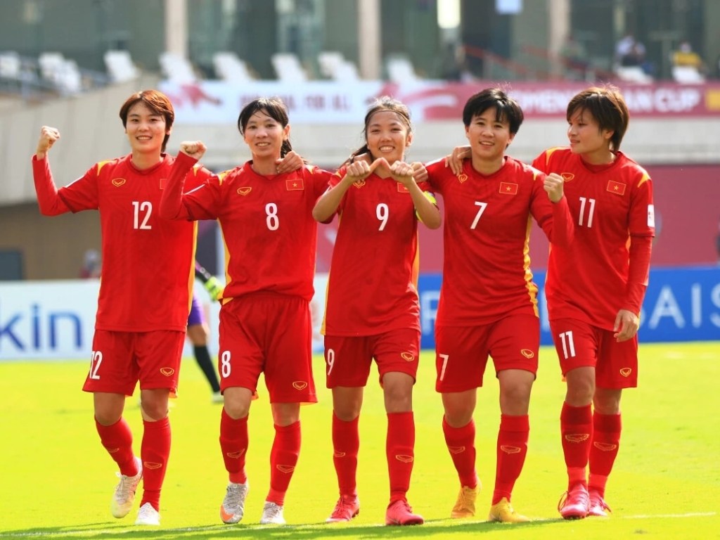 Tất đá banh cũng nên có màu sắc hài hòa với bộ đồ đá banh