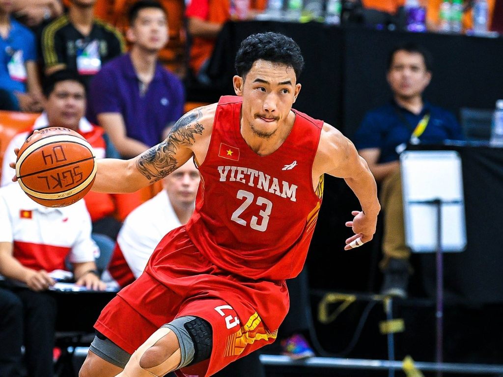 Áo tank top là mẫu áo thể thao đẹp lý tưởng cho bộ môn bóng rổ