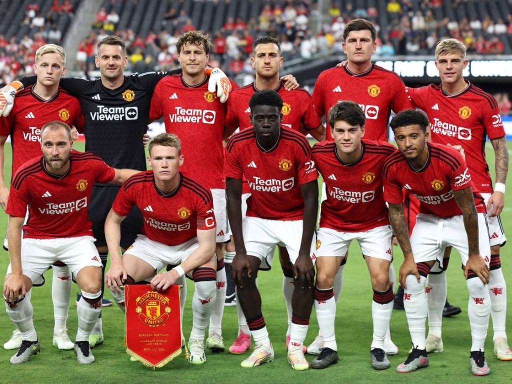 Áo CLB MU là chiếc ao cau lac bo dep nhat the gioi có lượng người hâm mộ bậc nhất