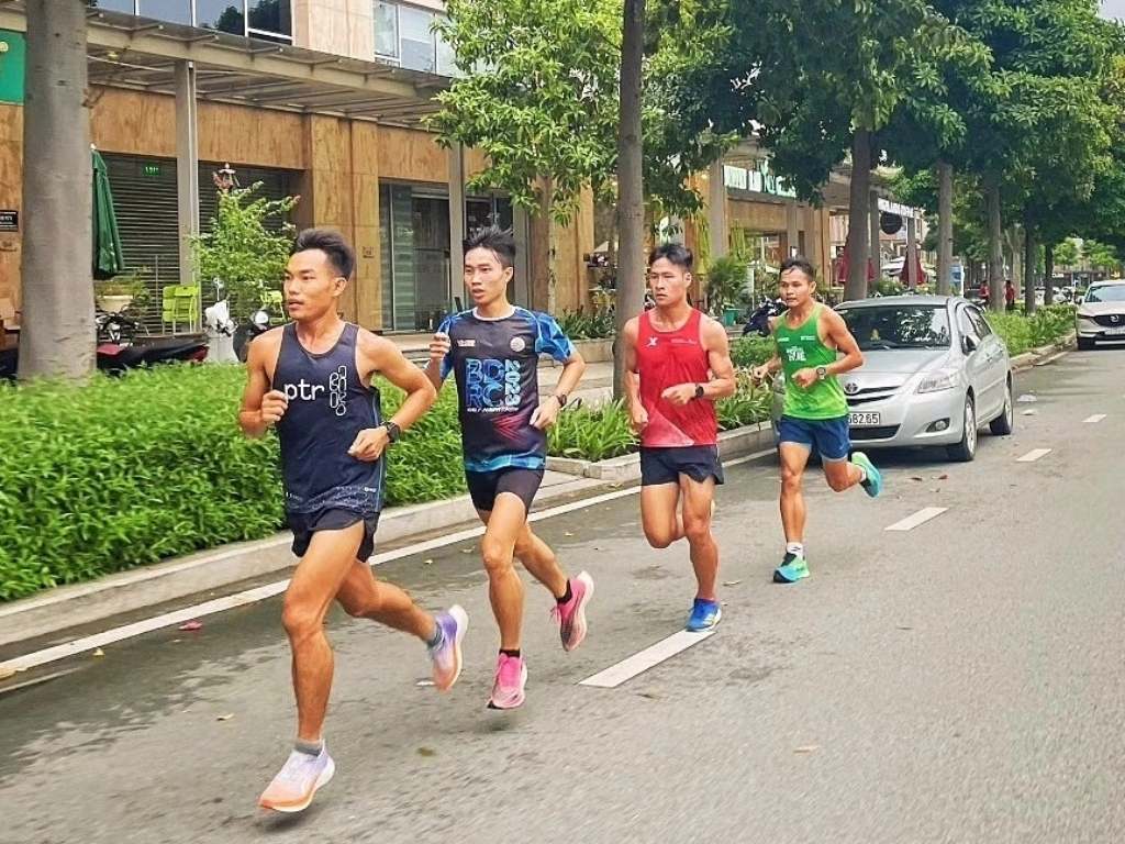 Quần áo thể thao nam chuyên biệt cho bộ môn chạy bộ