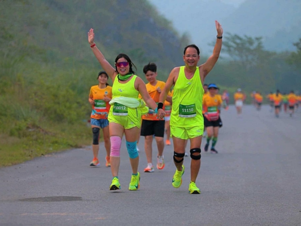 Mẫu đồ thể thao màu neon