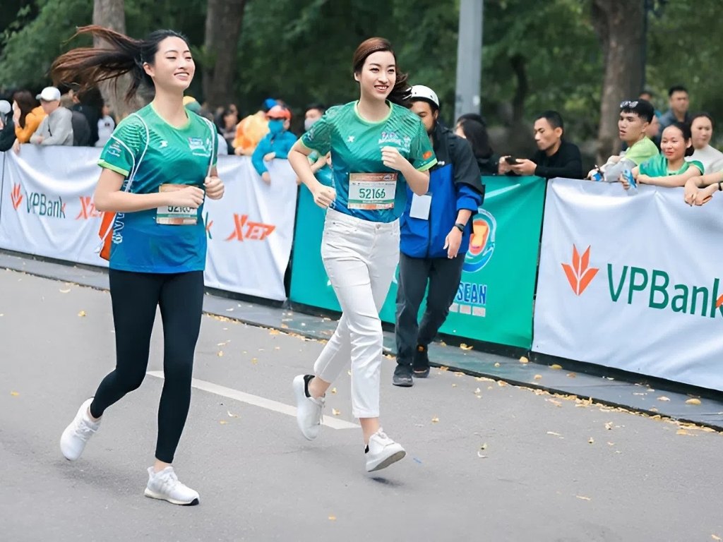 Áo thun thể thao mang đến vẻ ngoài năng động 