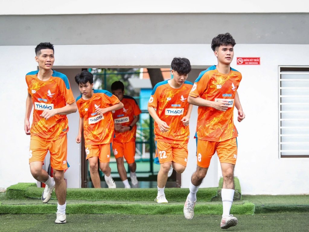 Bạn có thể phối ao the thao nam dep với quần short thể thao đồng điệu