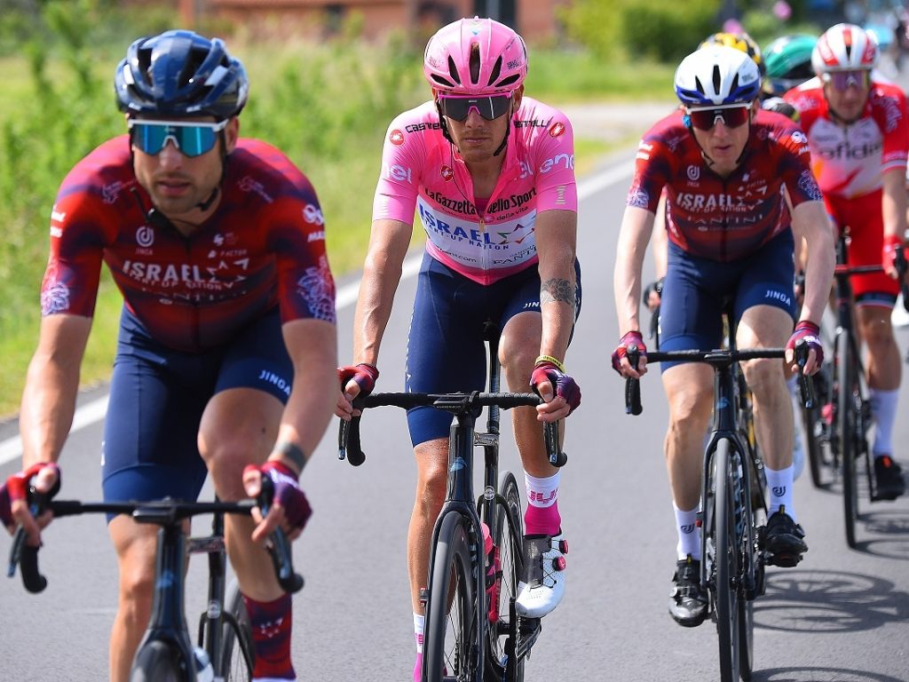 Ao bo the thao là loại áo được thiết kế đặc biệt để ôm sát vào cơ thể