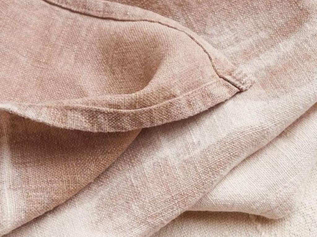 Vải đũi có đặc tính mỏng và nhẹ