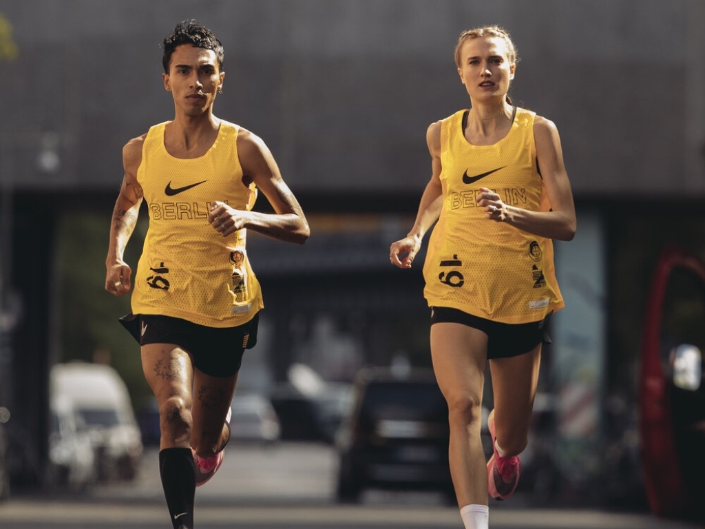 Việc chọn kỹ thiết kế và form dáng áo Nike giúp mang lại sự thoải mái khi chạy bộ