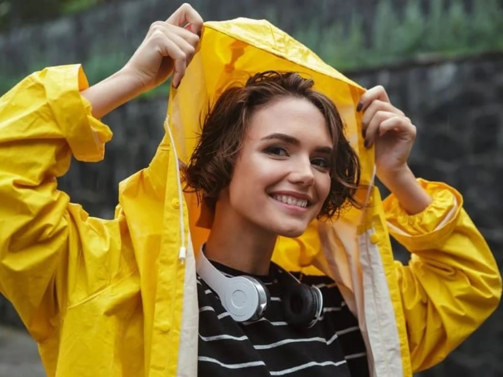 Thiết kế dạng một mảnh rộng rãi, có thể trùm kín cả người