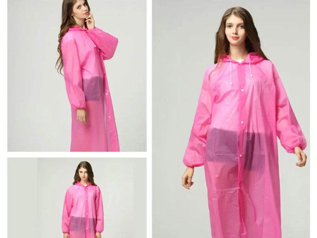 Giặt sạch ngay sau khi đi mưa về bằng nước sạch để loại bỏ bùn đất