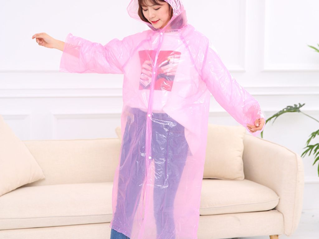 Chọn kỹ thuật áo mưa in logo phù hợp là yếu tố không thể xem nhẹ