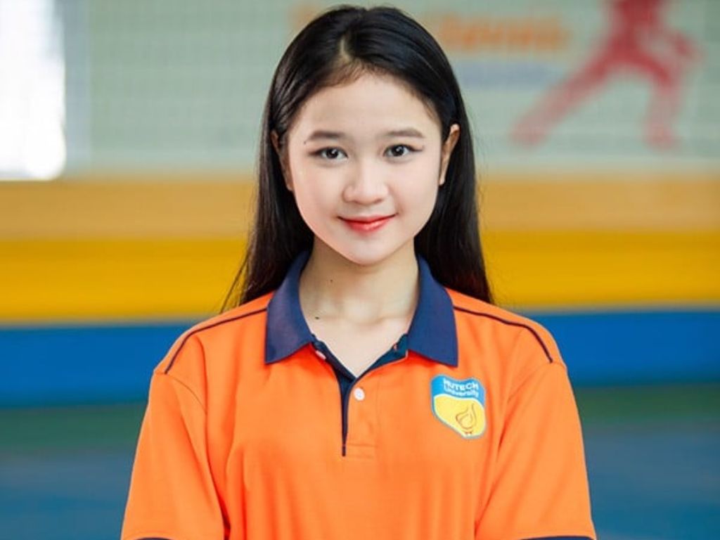 Bộ đồng phục HUTECH chính khóa tạo nên hình ảnh chỉn chu