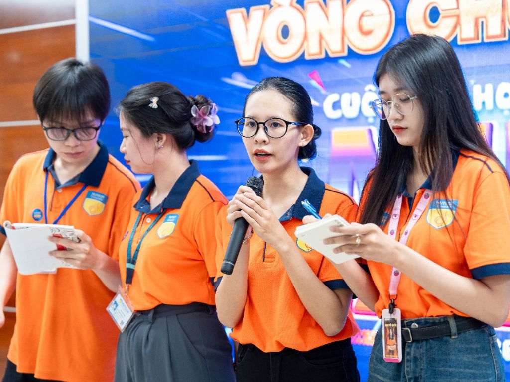 Các thiết kế rất đa dạng, có thể là áo thun cách điệu