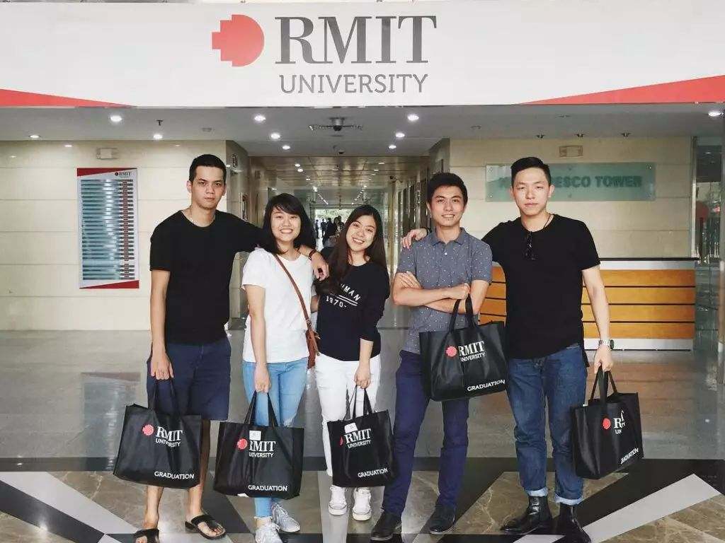 Giúp sinh viên rèn luyện kỹ năng tự quyết định trang phục