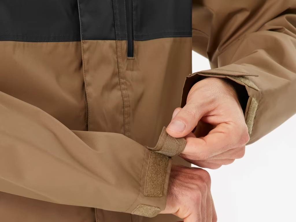 Cổ tay áo chống nước tuyệt đối có khóa dán giúp tùy chỉnh độ ôm sát