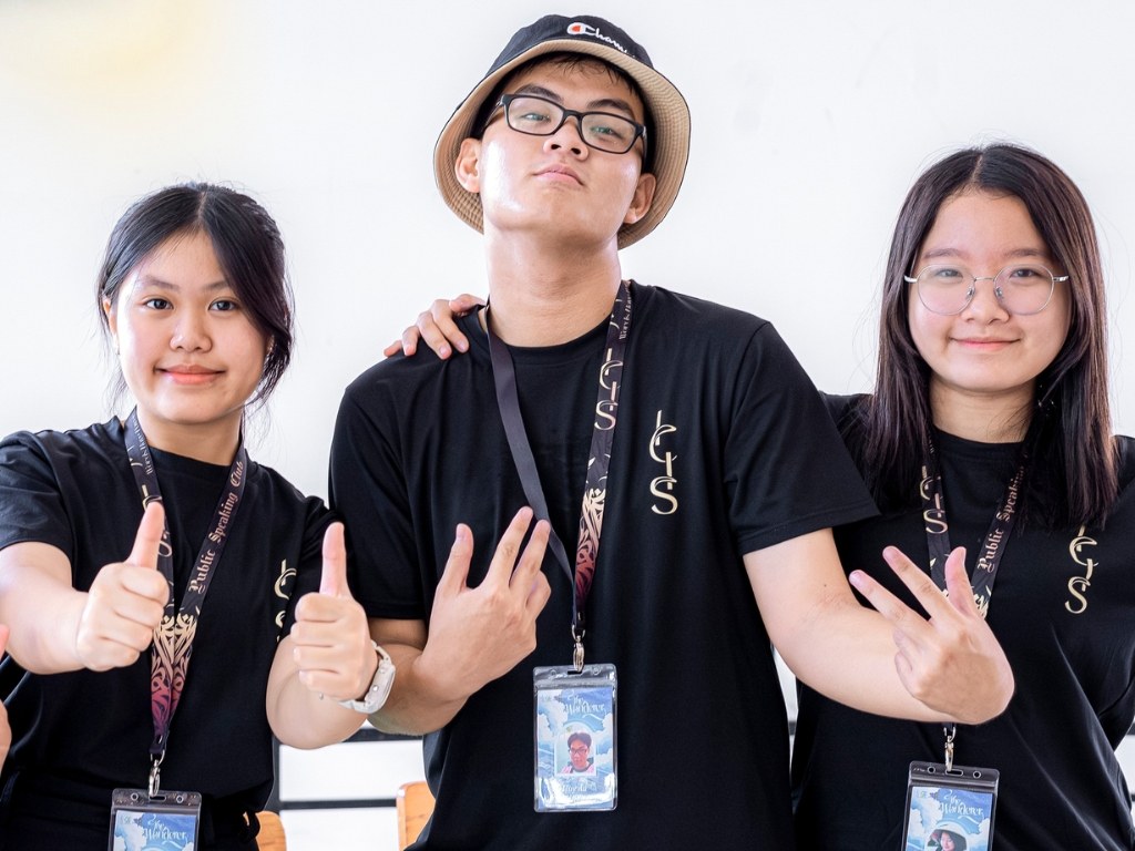 Mẫu áo phông đẹp in logo được thiết kế riêng giúp thể hiện bản sắc của tập thể