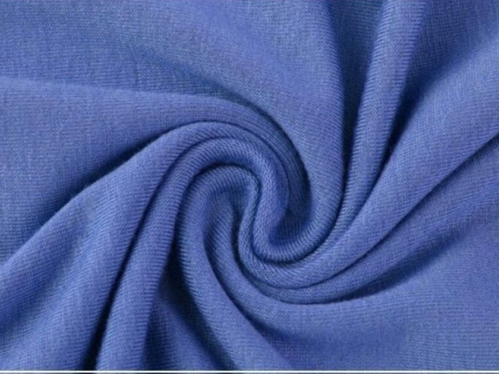 Vải cotton 100% có bề mặt mềm mại và khả năng thấm hút tốt