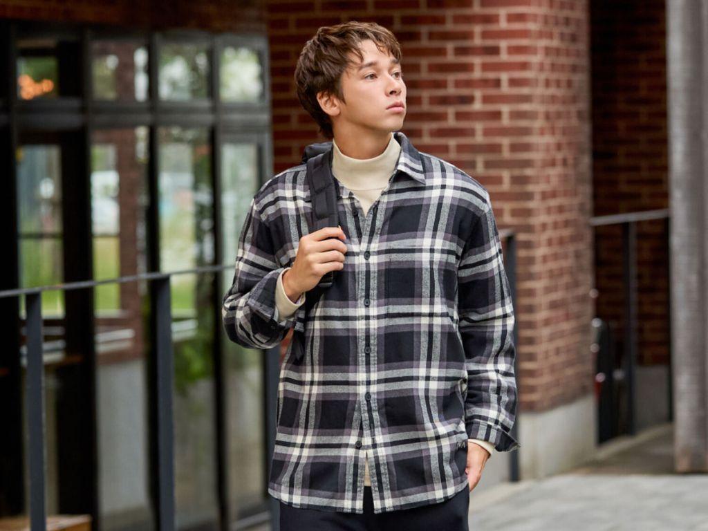 Các bộ đồ có màu đen, xám luôn là lựa chọn an toàn