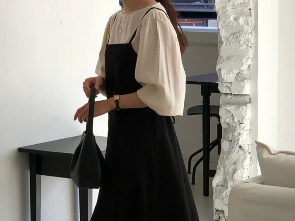 Váy babydoll với thiết kế đặc trưng là đường chiết eo cao