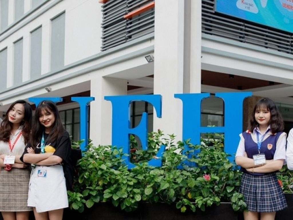 Bạn nên đầu tư vào đồng phục chỉn chu cho sinh viên