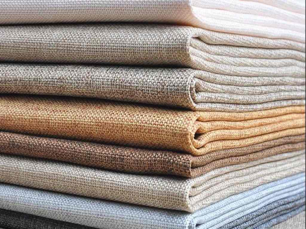 Bạn hãy tránh xa các chất liệu dày
