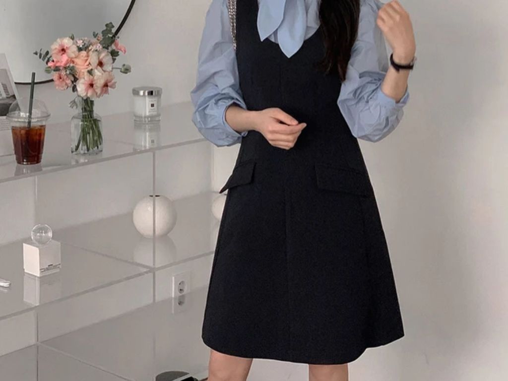 Mẫu váy ngắn có độ dài trên gối