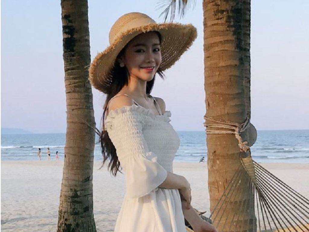 Kiểu trang phục đi biển sống ảo này tạo ra một tổng thể hài hòa