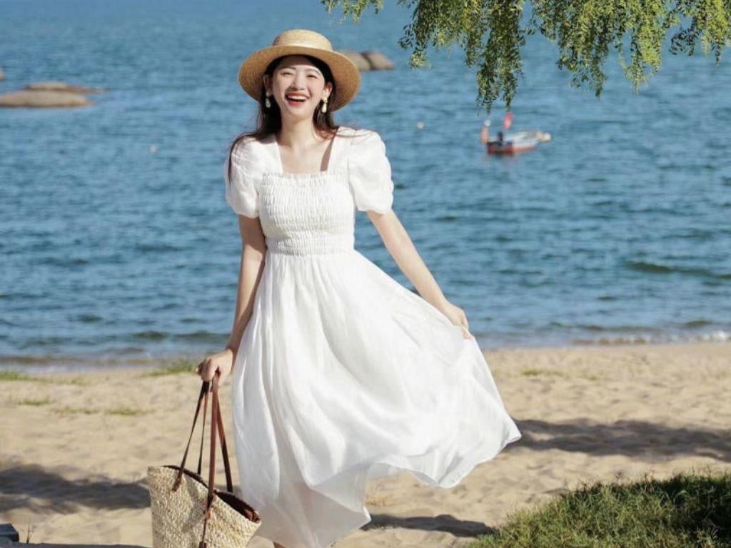 Những điểm nhấn như ren thêu ở tay áo hoặc chân váy