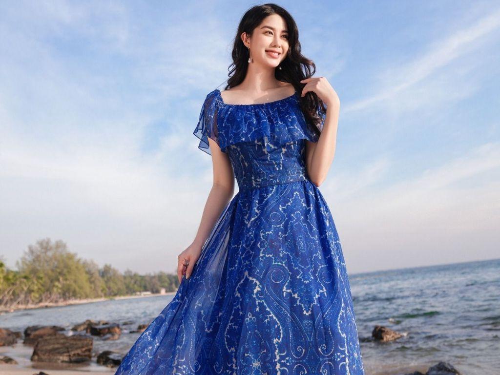 Bạn nên ưu tiên chất liệu vải khi chọn đầm maxi trắng đi biển