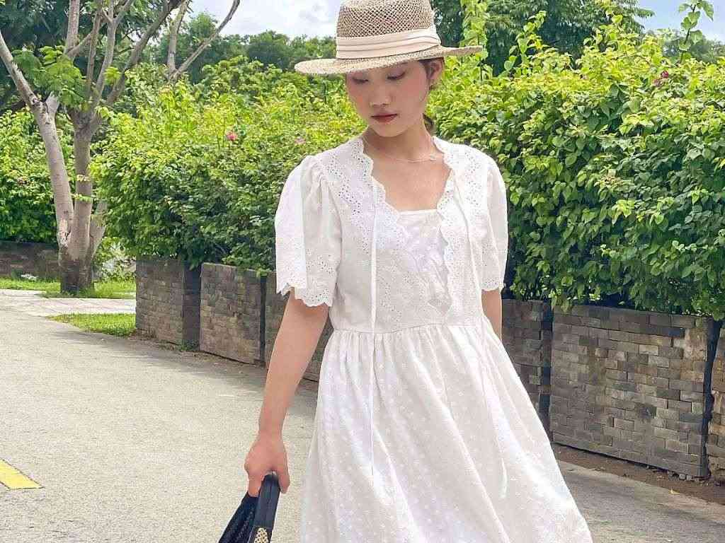 Bạn hãy chọn những mẫu váy đẹp đi biển có chất liệu đứng phom