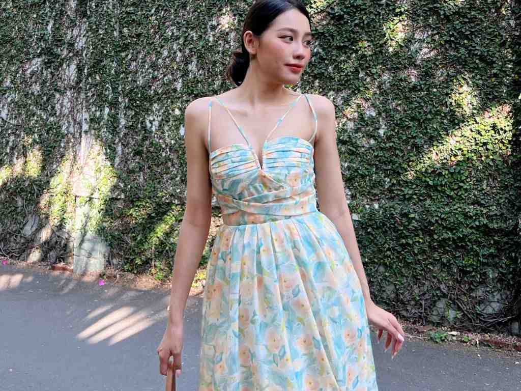 Một chiếc váy đi biển cho người béo không nên có họa tiết to bản