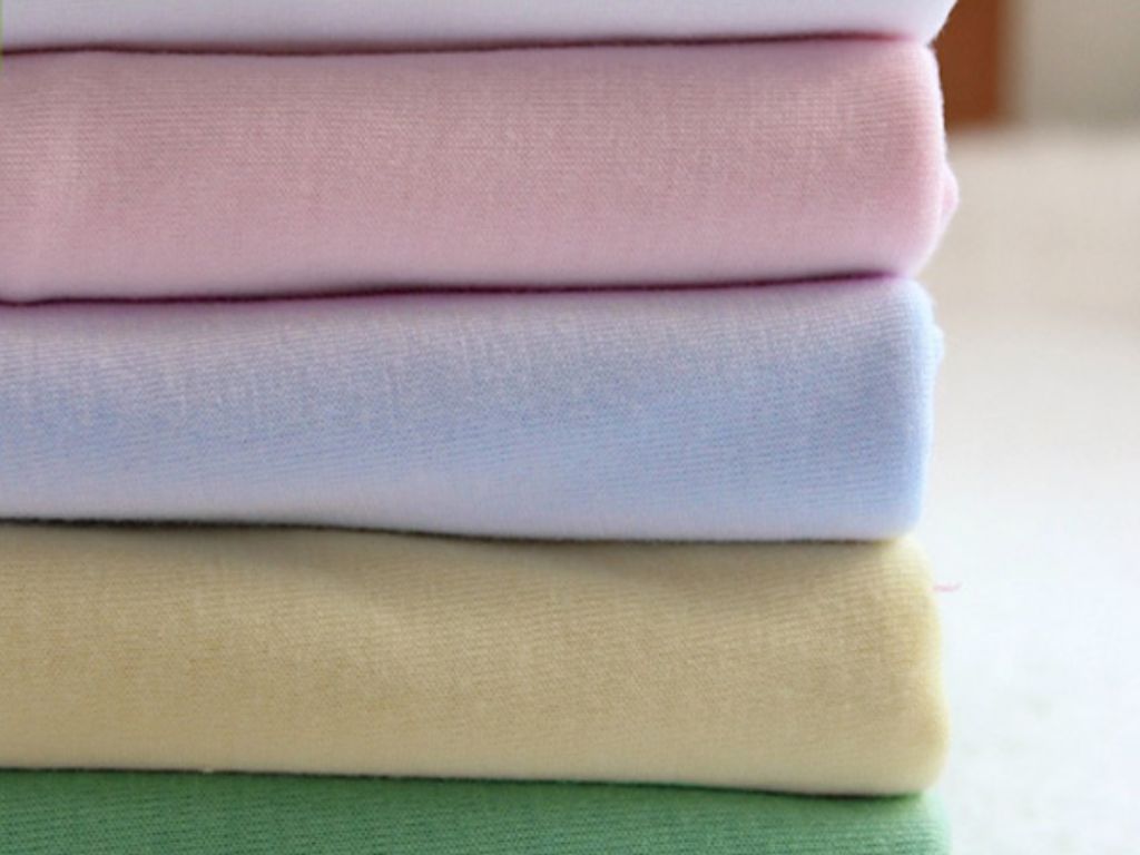 Quần đi biển giá rẻ TPHCM thường được làm từ vải thoán mát