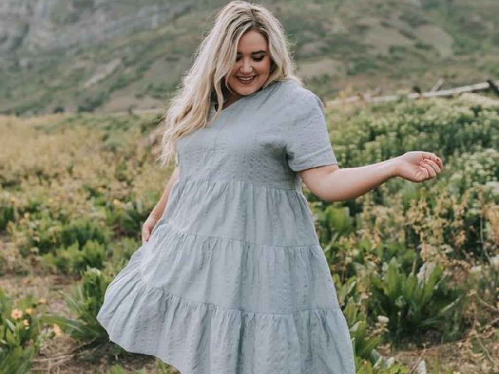 Bạn nên ưu tiên các trang phục có cổ chữ V