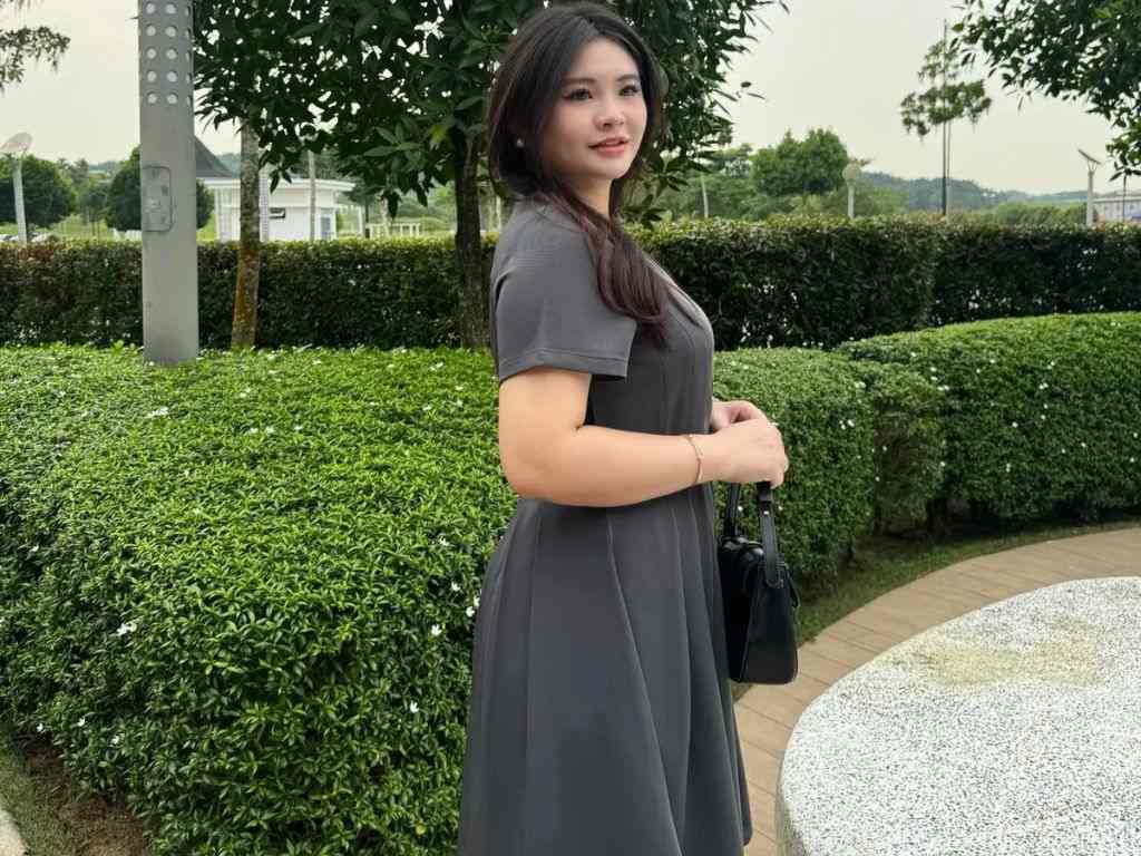 Cách phối đồ đi biển cho người béo là mặc một chiếc áo thun form rộng