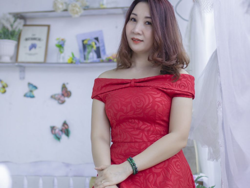 Phụ kiện này giúp thu hút ánh nhìn lên phần trên của cơ thể bạn