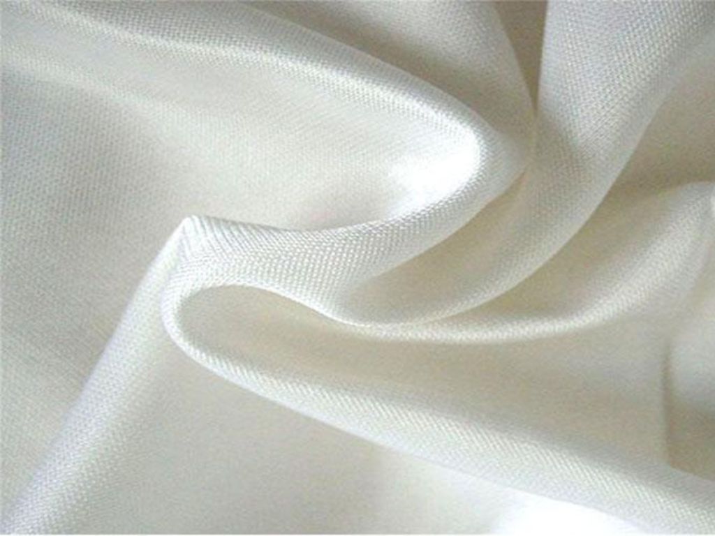 Một set đồ gồm áo và quần cùng chất liệu vải thoán mát