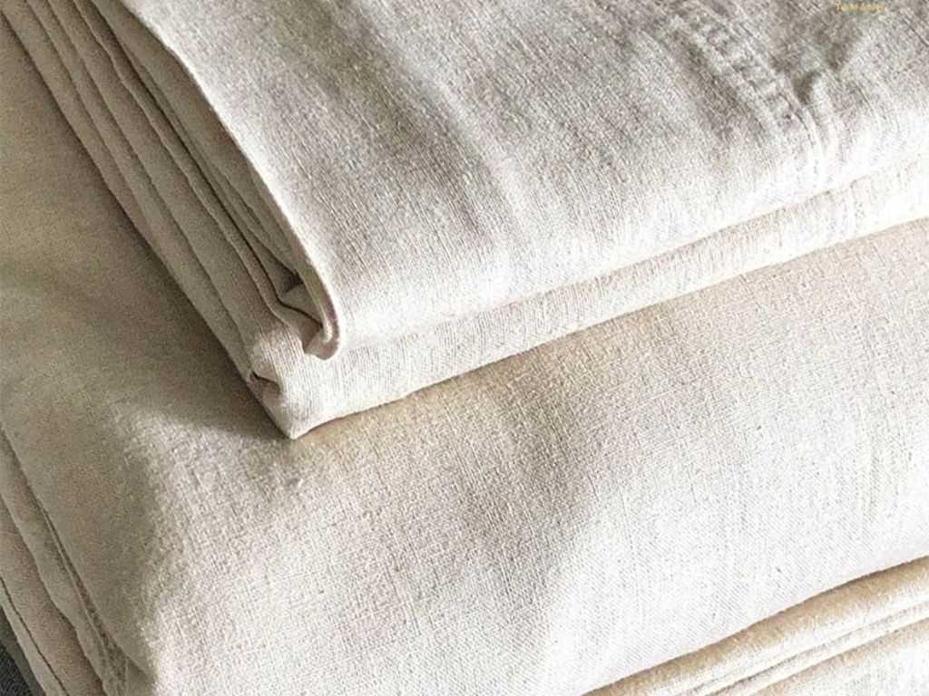 Một chiếc áo sơ mi làm từ vải linen