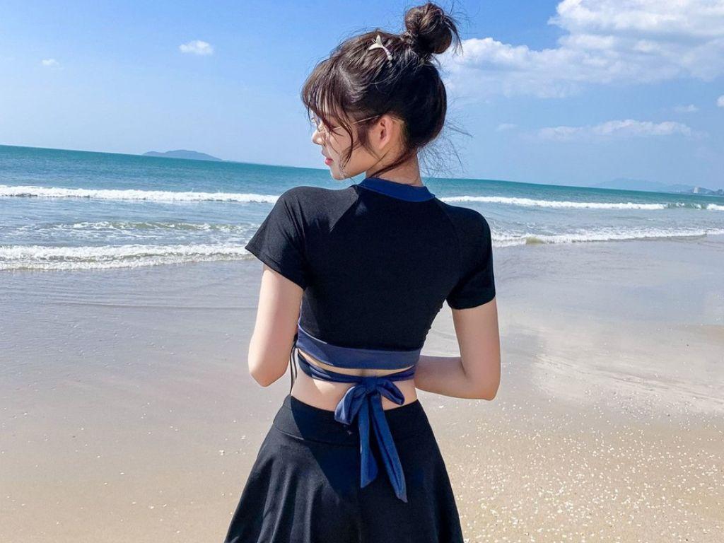 Toàn bộ điểm nhấn của mẫu váy này nằm ở phần lưng