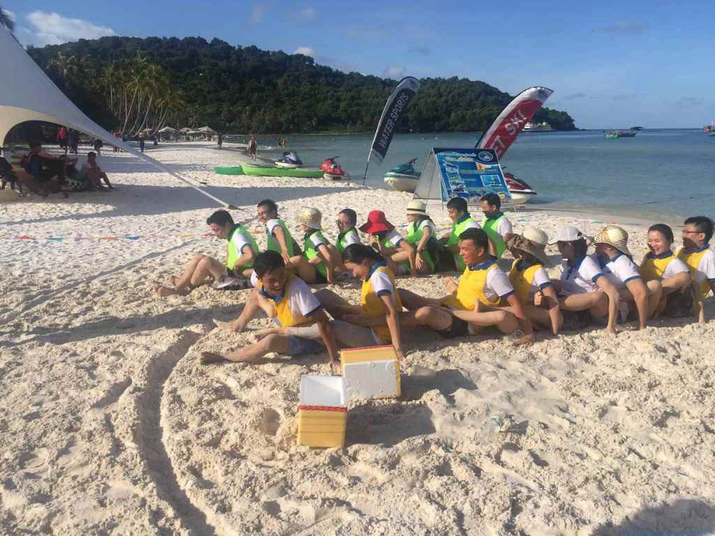 Đua thuyền trên cạn đòi hỏi sức mạnh