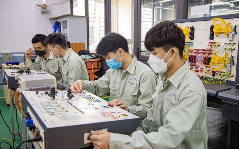 HaUI và IUH đều là hai trường đại học mạnh về khối ngành kỹ thuật